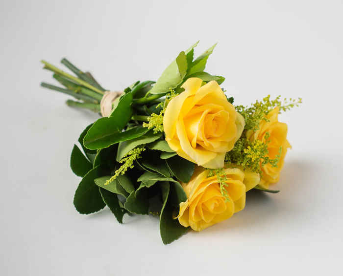 Ramo con 3 rosas amarillas