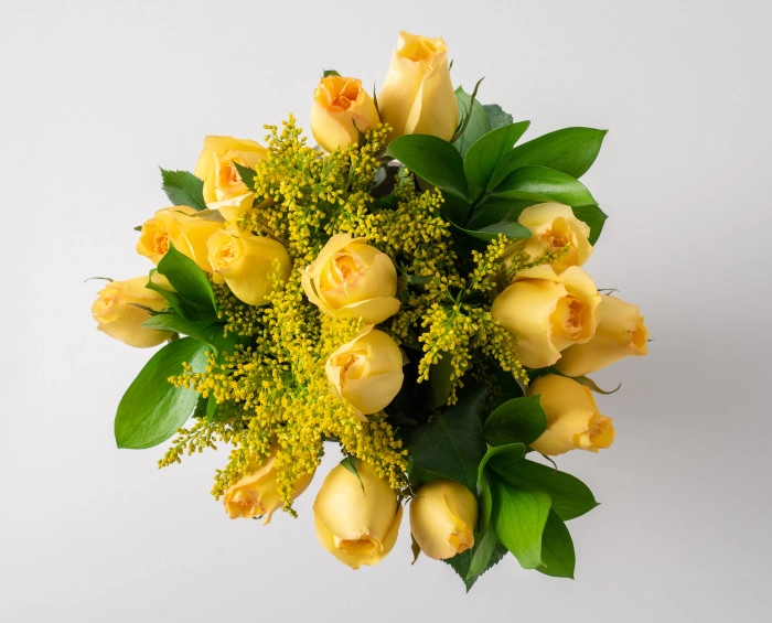 Buquê de 15 Rosas Amarelas | Isabela Flores