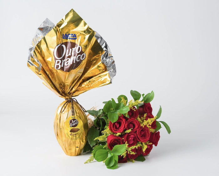 12 Rosas Vermelhas e Ovo de Páscoa Ouro Branco