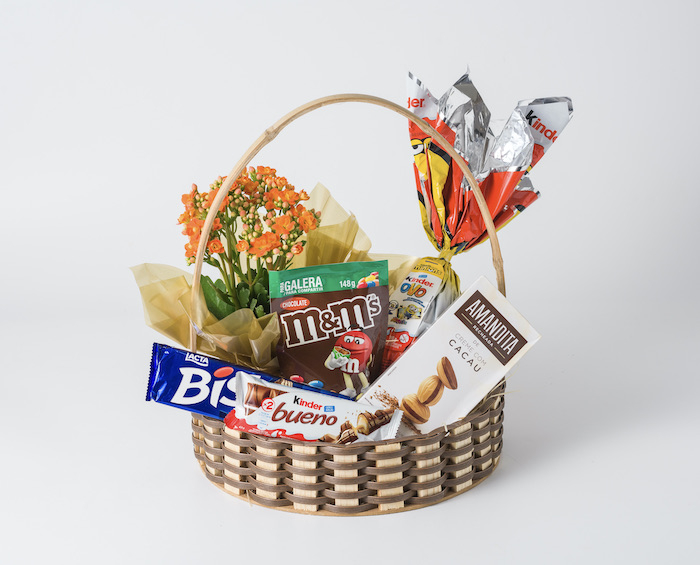 Cesta de Páscoa Kinder Ovo