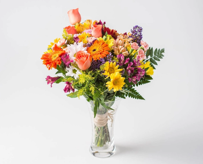 Arranjo Mediano de Flores do Campo Coloridas em Vaso | Isabela Flores