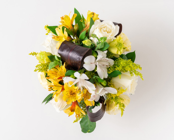 Arranjo de Flores do Campo e Chocolate