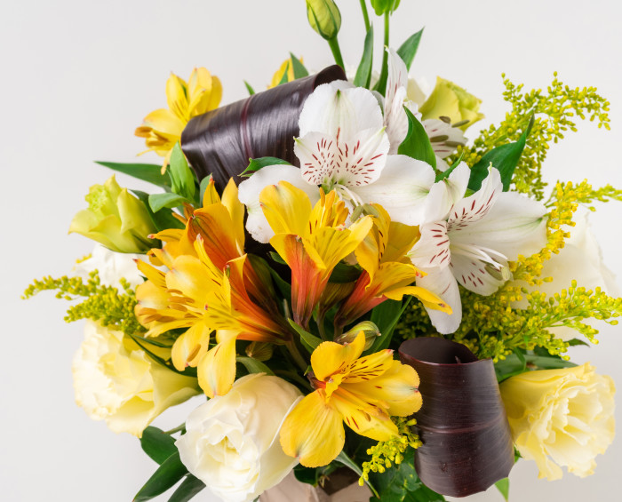 Arranjo de Flores do Campo e Chocolate