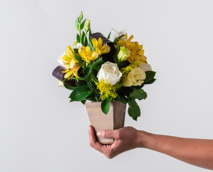 Arranjo de Flores do Campo e Chocolate