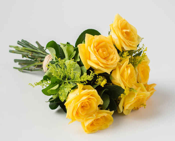 Buquê de 8 Rosas Amarelas