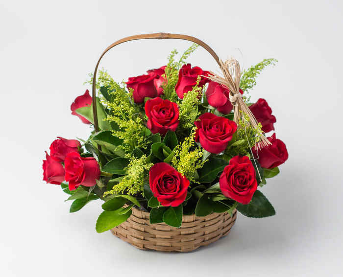 Cesta com 15 Rosas Vermelhas | Isabela Flores