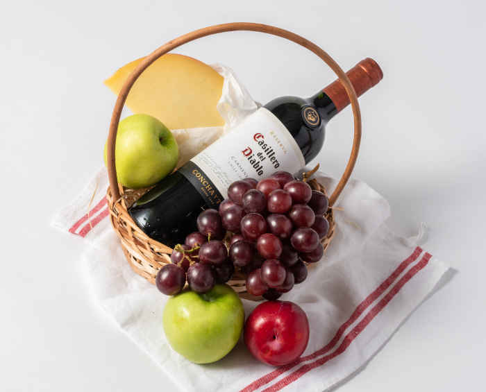 Cesta de Frutas, Queijo e Vinho Tinto