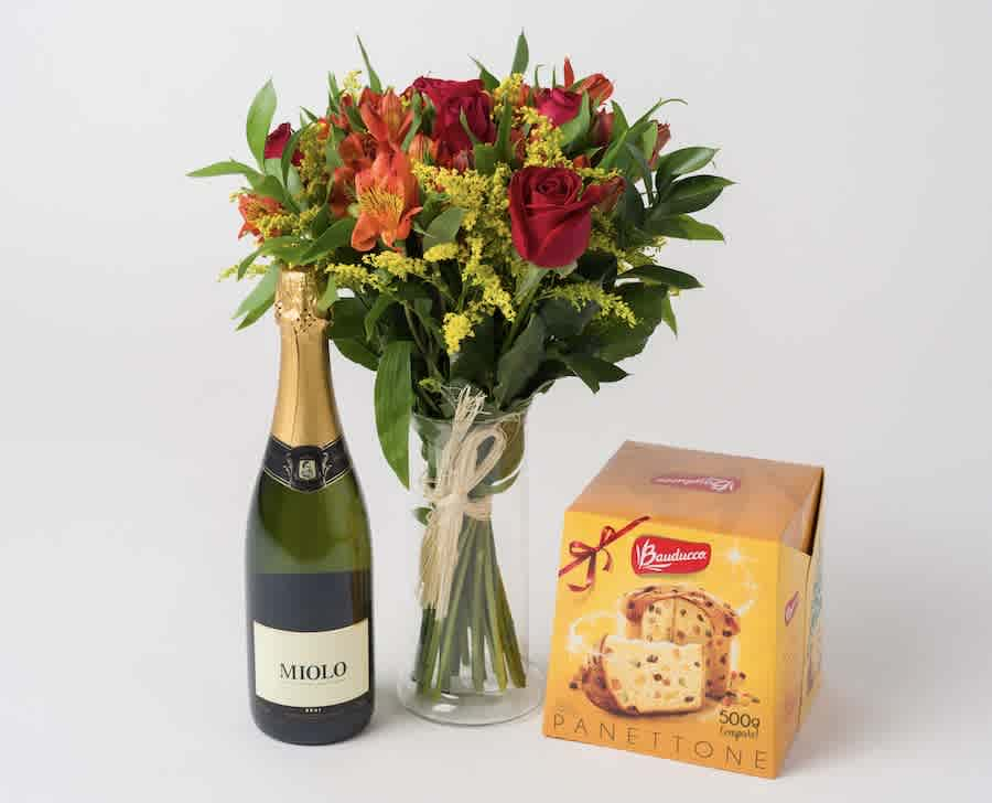 Arranjo de Flores do Campo Vermelhas, Espumante e Panettone