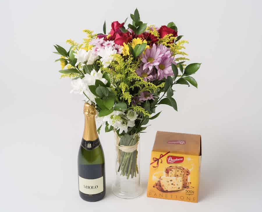 Arranjo de Flores do Campo Coloridas, Espumante e Panettone