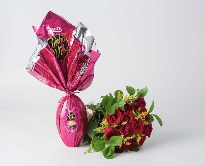 12 Rosas Vermelhas e Ovo de Páscoa Sonho de Valsa