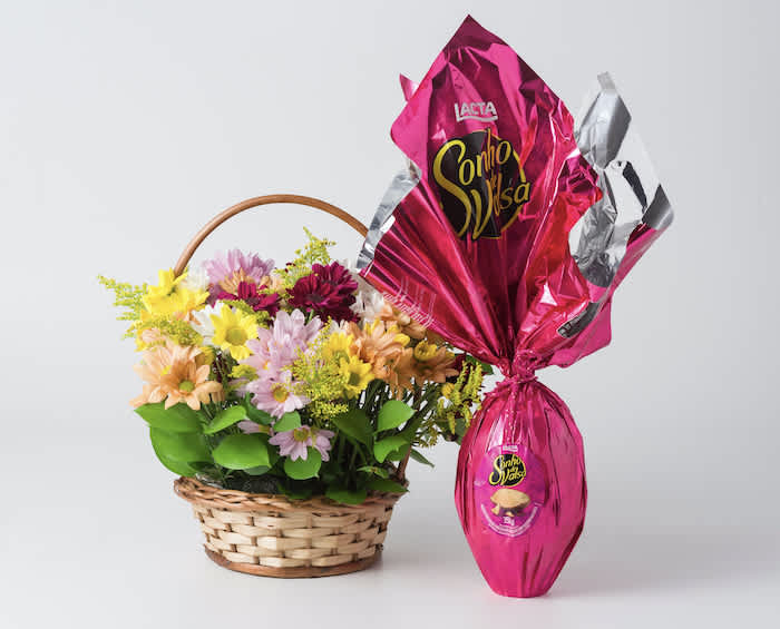 Cesta de Margaridas Coloridas e Ovo de Páscoa Sonho de Valsa