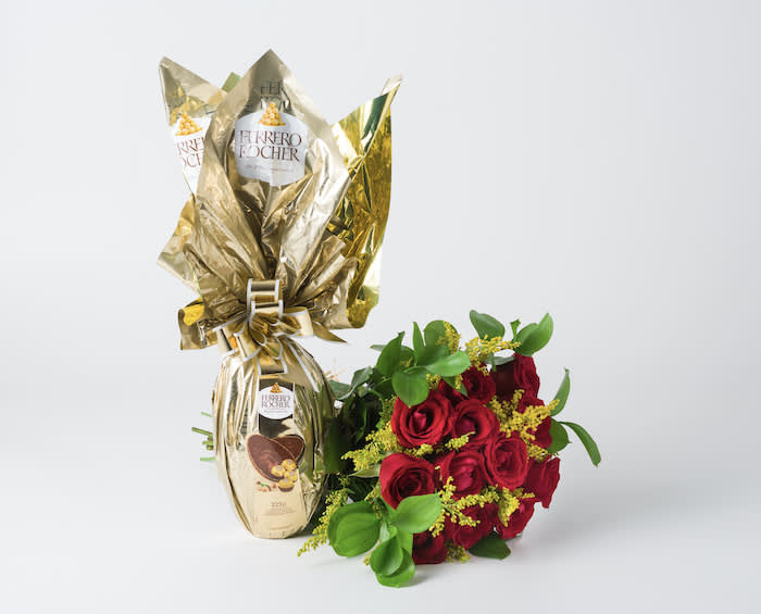 12 Rosas Vermelhas e Ovo de Páscoa Ferrero Rocher