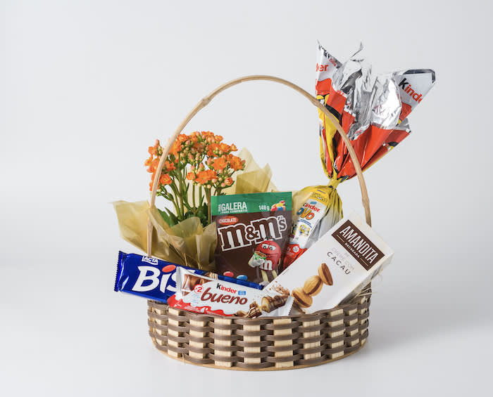 Cesta de Páscoa Kinder Ovo