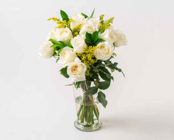 Arranjo de 15 Rosas Brancas em Vaso